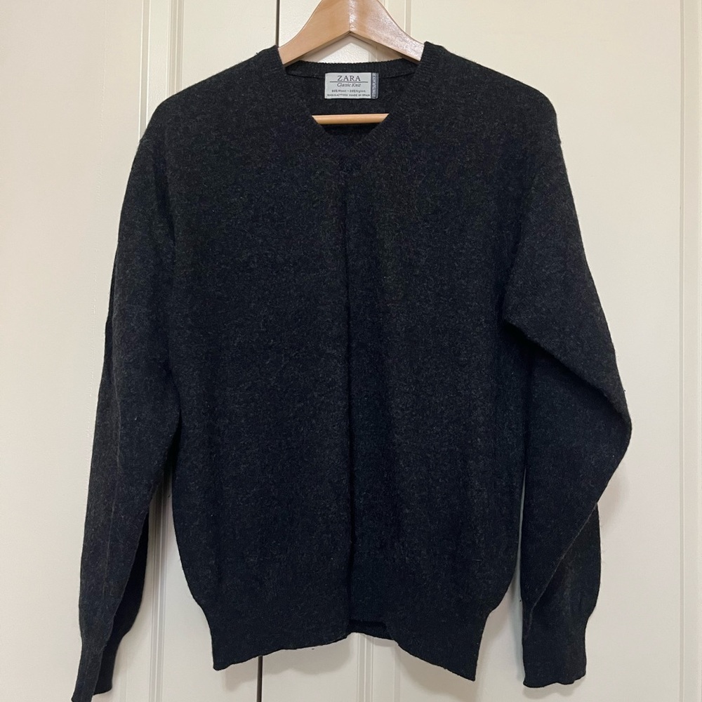 Zara Men's Black V-Neck Sweater